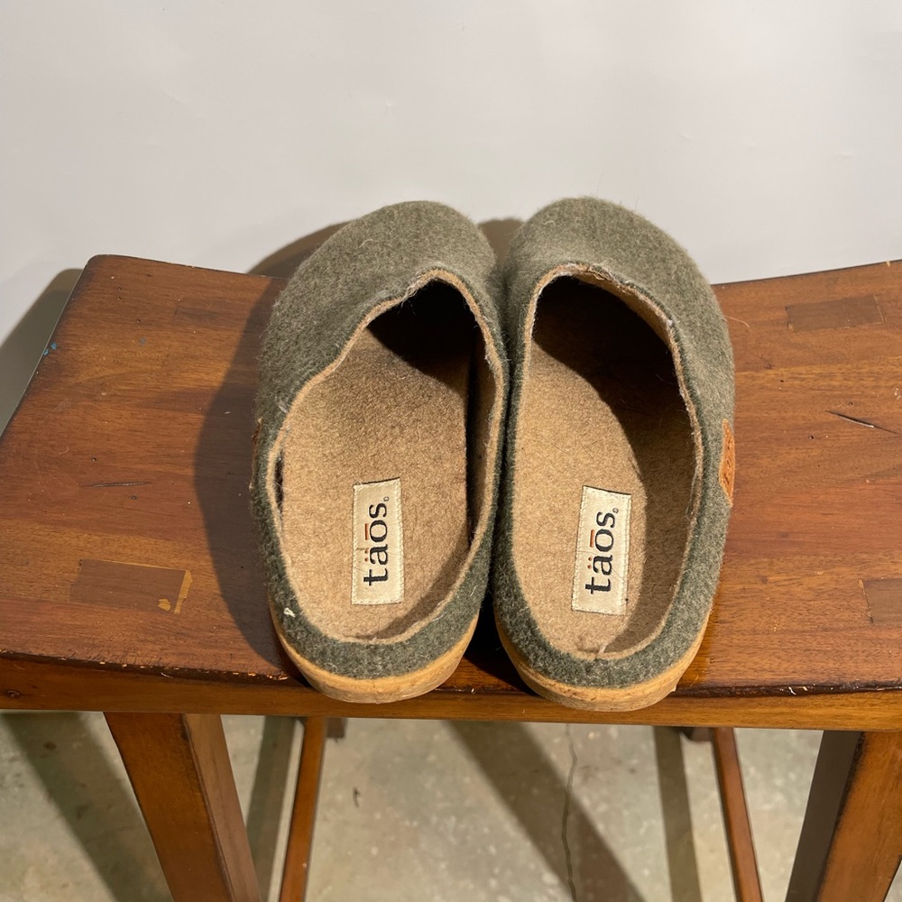 Taos Footwear Olive Wool Slip-Ons - Picture 3 of 4